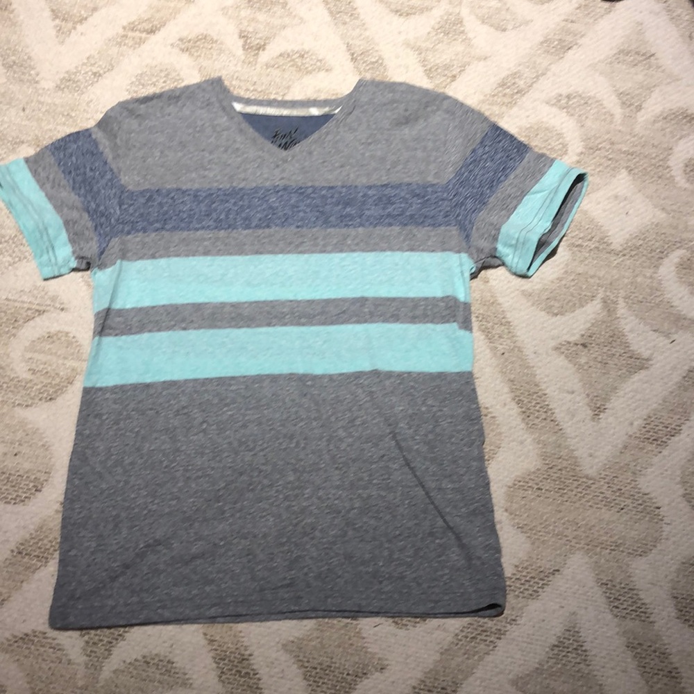 Boys First Wave size xl 18/20 v neck t shirt